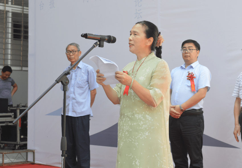 襄阳才女杨晓琳举办诗集净域集首发式