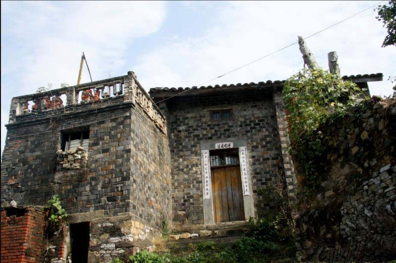 坪坝老街,位于湖北省京山市坪坝镇,东靠安陆市,北接随州市,距京山市区