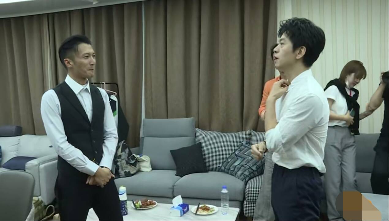 谢霆锋过生日,李健送好礼,《中国好声音》节目组齐祝福