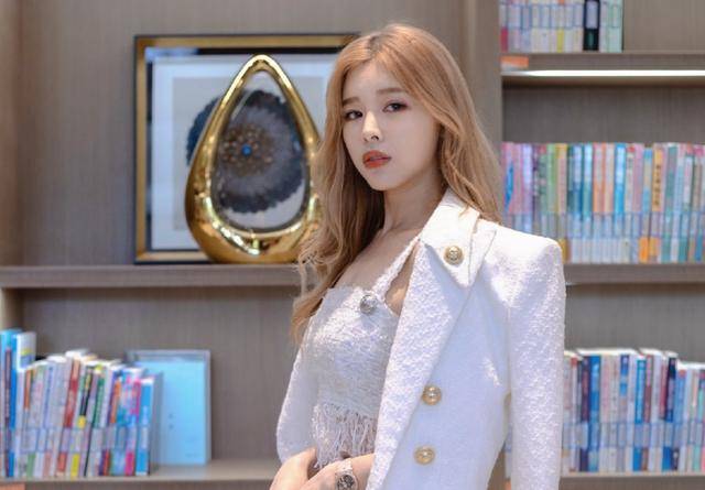 fpx无缘s10后糖小幽深夜喊话doinb!万千粉丝泪目,求他快点转会