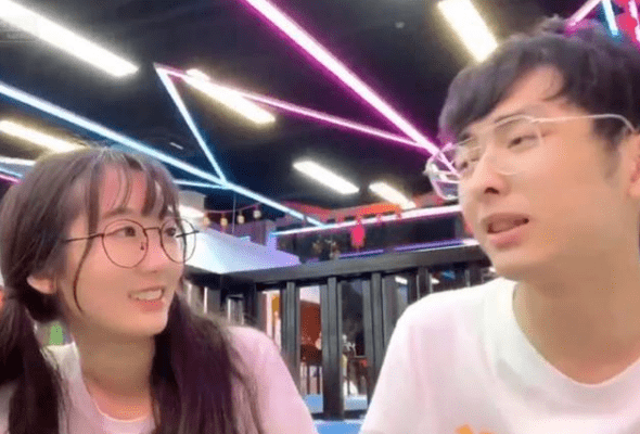 续吕德华失败后赖神表白瓜妹成功草莓签名耐人寻味