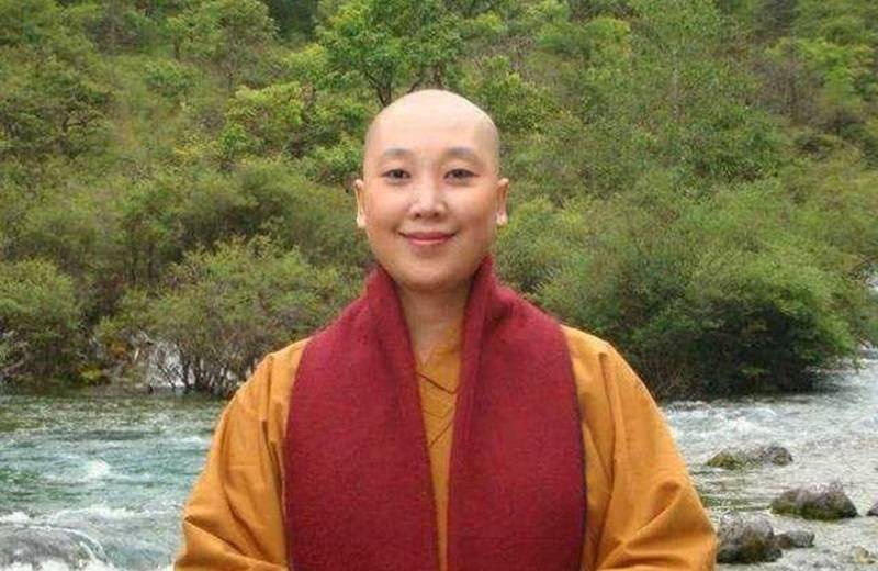 原创凭一首歌走红事业高歌猛进时她削发为尼移美修行彻底回归自热