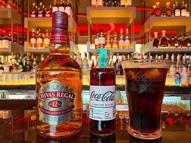 cola - herbal with scotch whisky适合搭配威士忌平衡了柠檬草以及