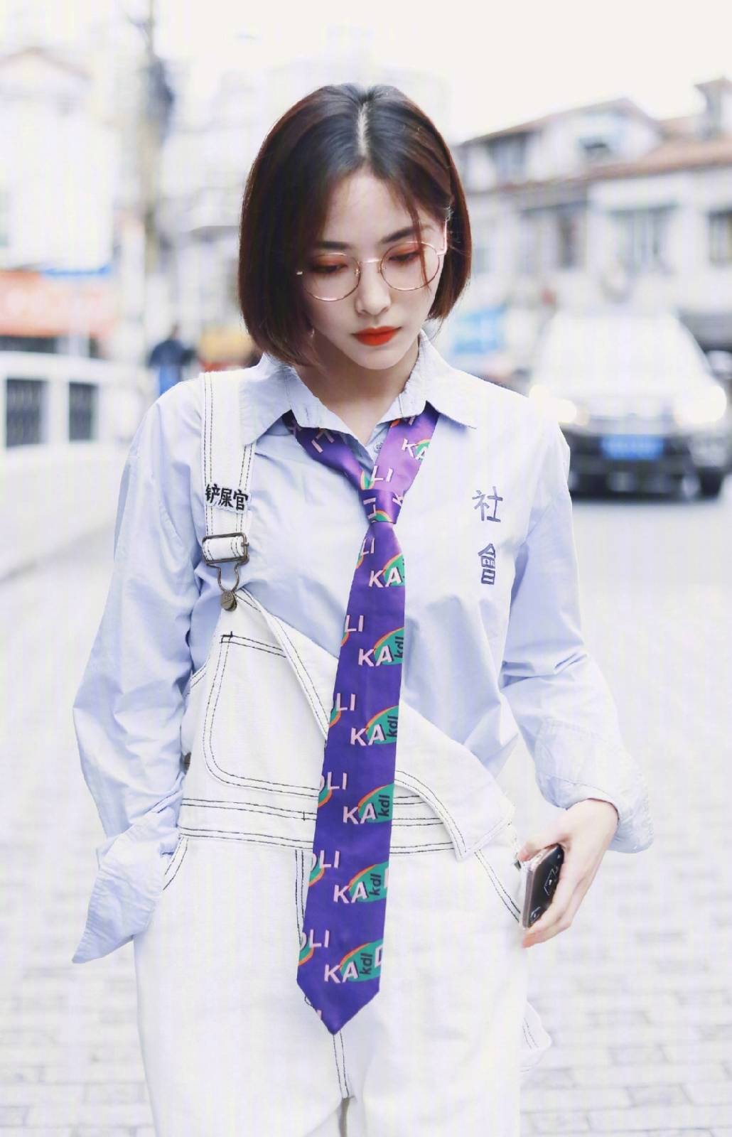 原创许佳琪最新造型来袭穿白色衬衫配紧身明艳大美人太a了