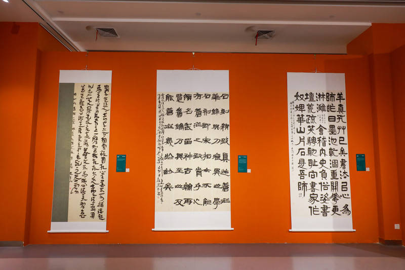 内蒙古有一座沙海之城,站在沙漠可以看海,还有着中国小迪拜之称_乌海