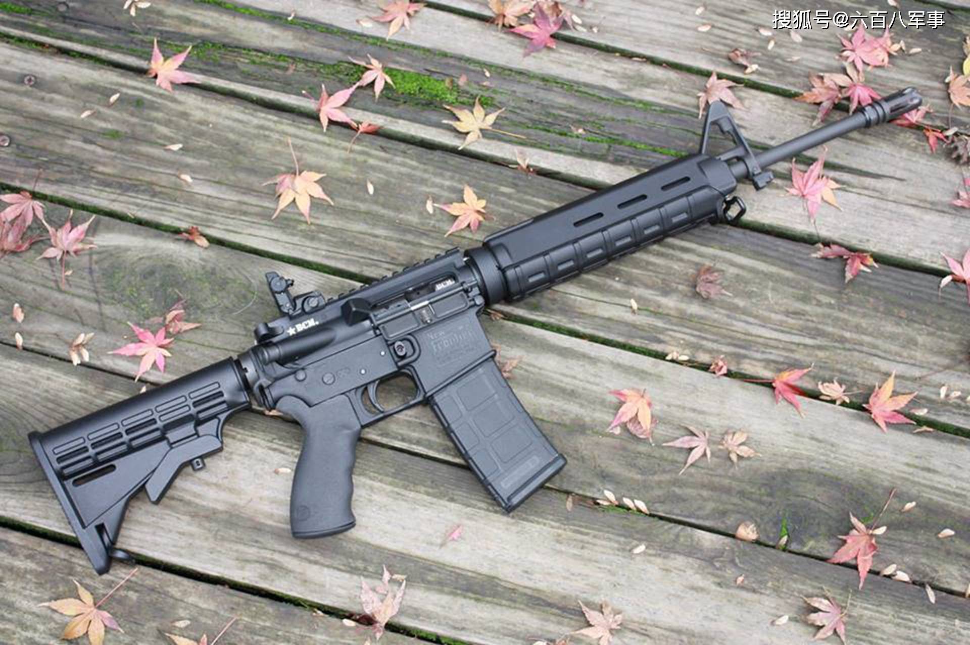 轻武器欣赏系列,喜欢玩枪的妹子们,来一组养养眼1/9六百八军事2020-09