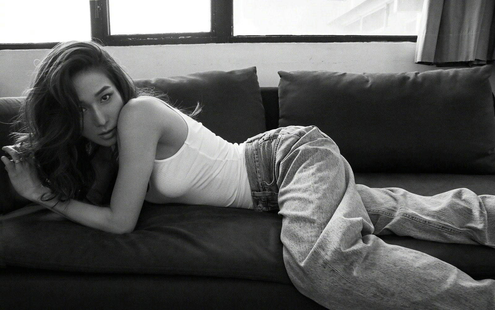 钟嘉欣新剧《儿科医生》开拍,短发造型成熟干练,三位男神做陪衬_手机