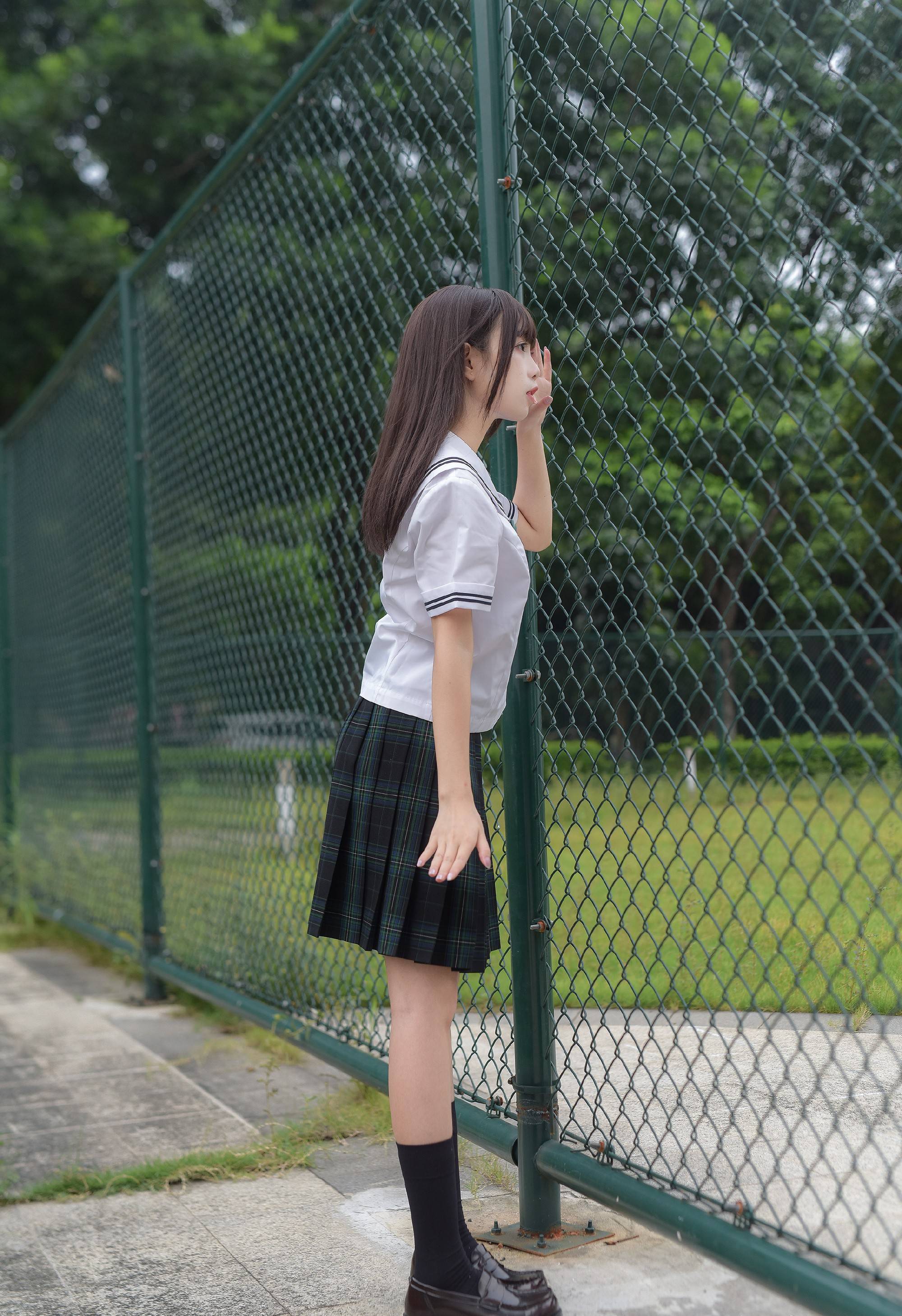 jk少女,墨绿格裙配小短黑袜,有点仙.