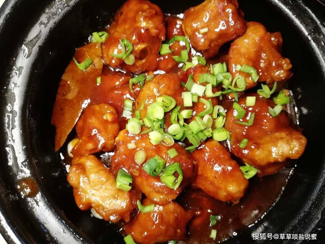 闽南风味的葱烧排骨要做到葱香肉香骨头香老阿姨自有妙招
