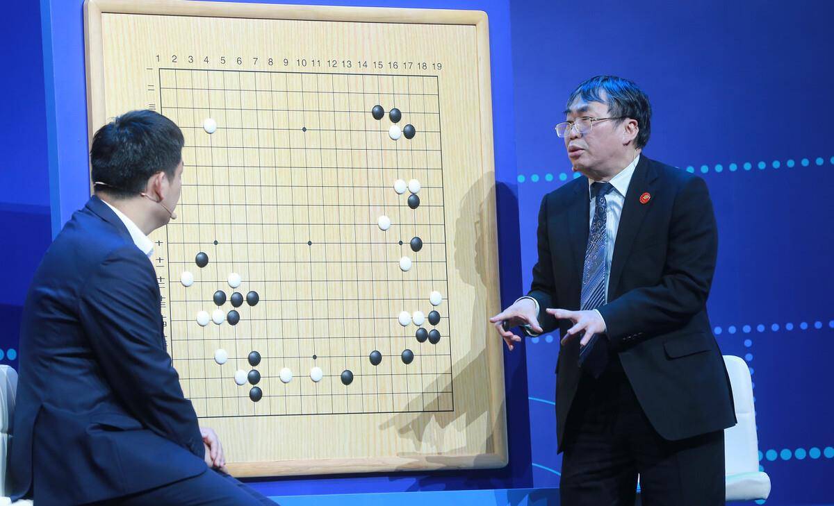 中国足球崛起有曙光棋圣聂卫平跨界指点学围棋还有点希望