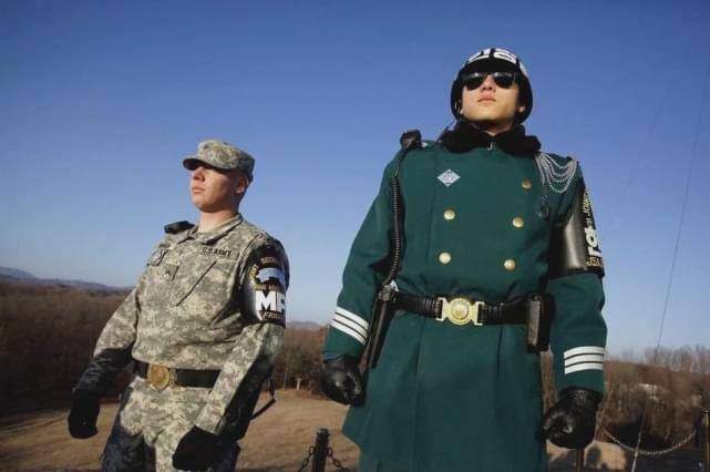 美国不仅在韩国有驻军,而且韩国军队的指挥权,也在美国军方的手里,换