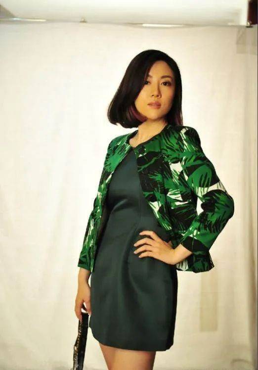 宋丹丹儿媳长这样,穿白色t恤面容清秀,这才是"耐看型"美女_王博谷