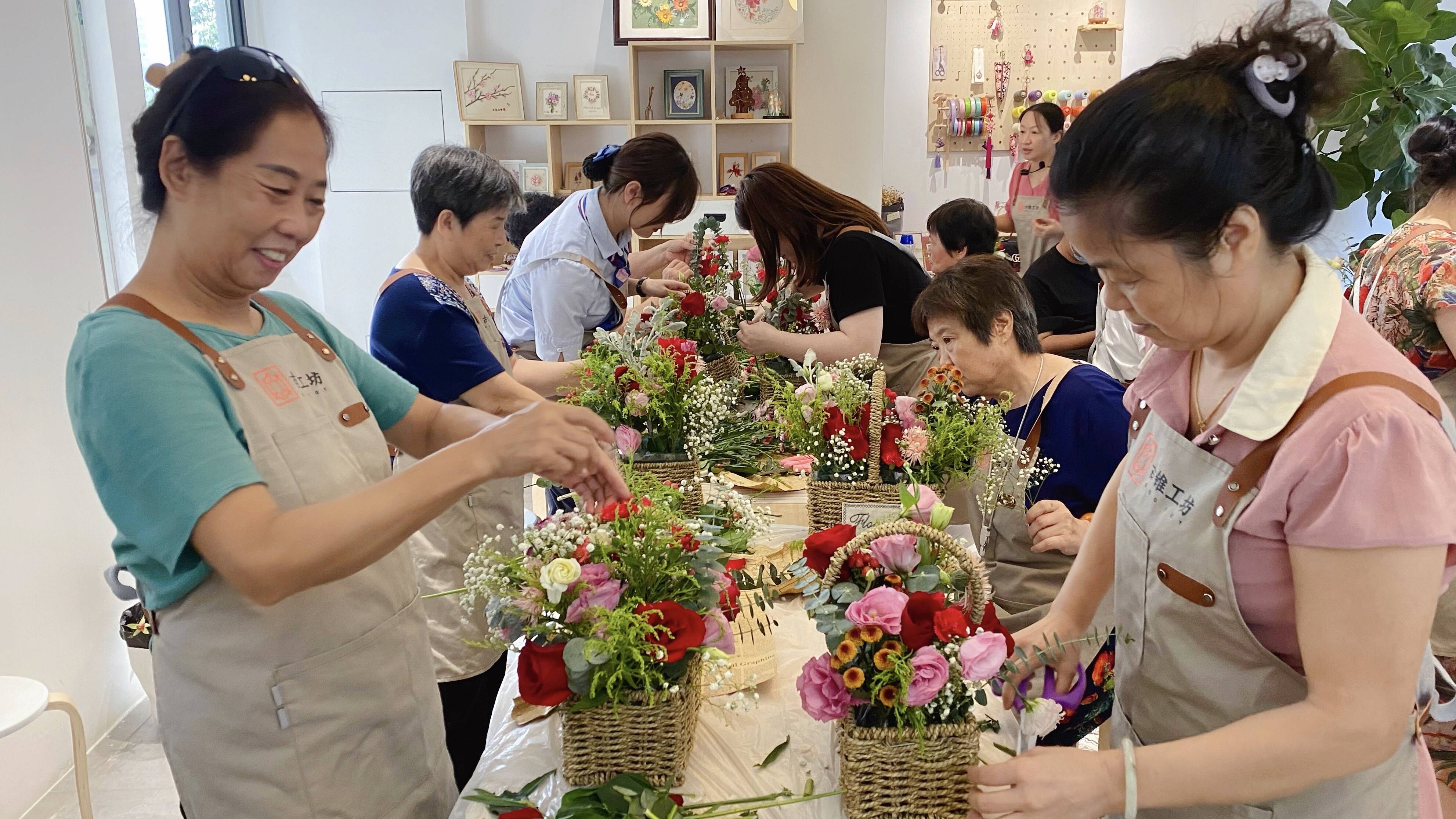 浦发银行厦门分行成功举办"花满七夕,浦发有约"插花活动