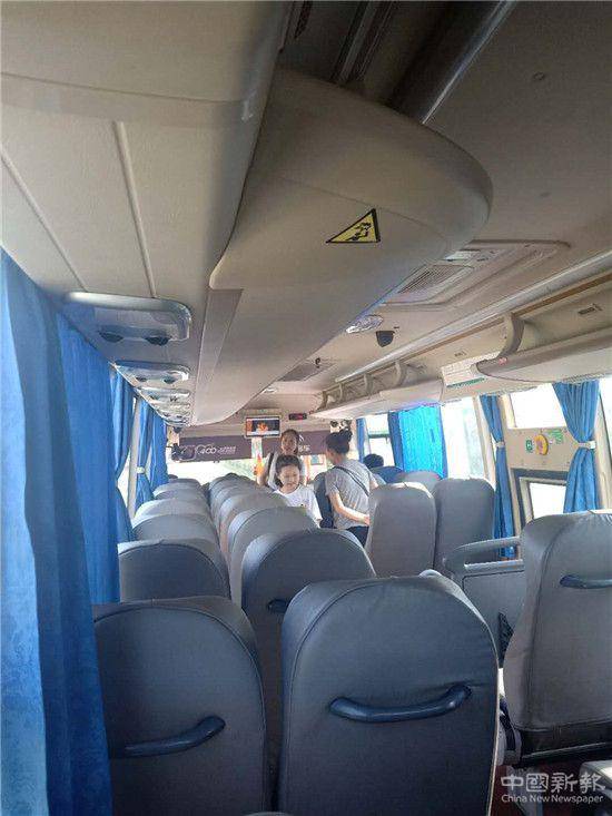 "驾驶员说,果然,车辆走出100多米,就有乘客拦车了.