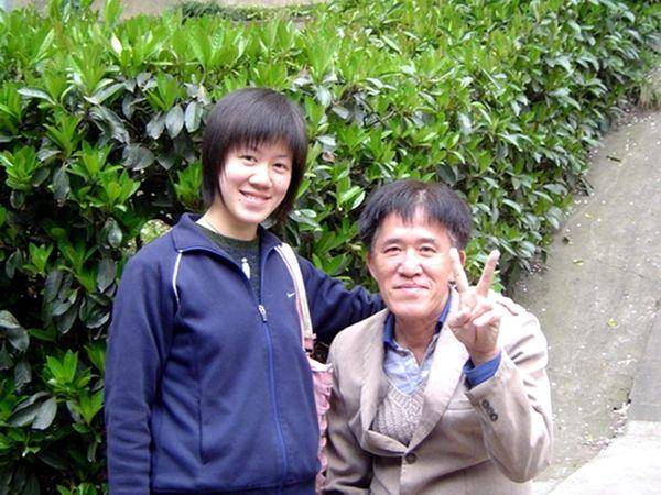 黄来女与父亲合照