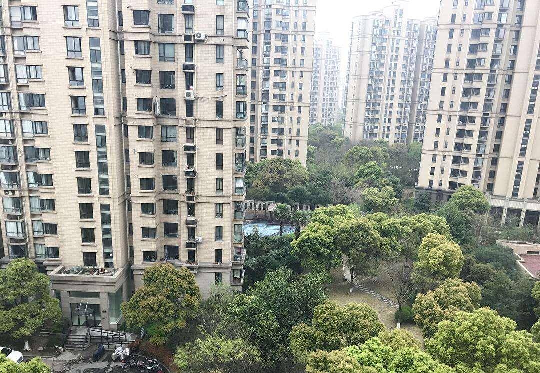 全款买房没钱,又不想贷款买房,这个时候选择"钱"还是"房"?