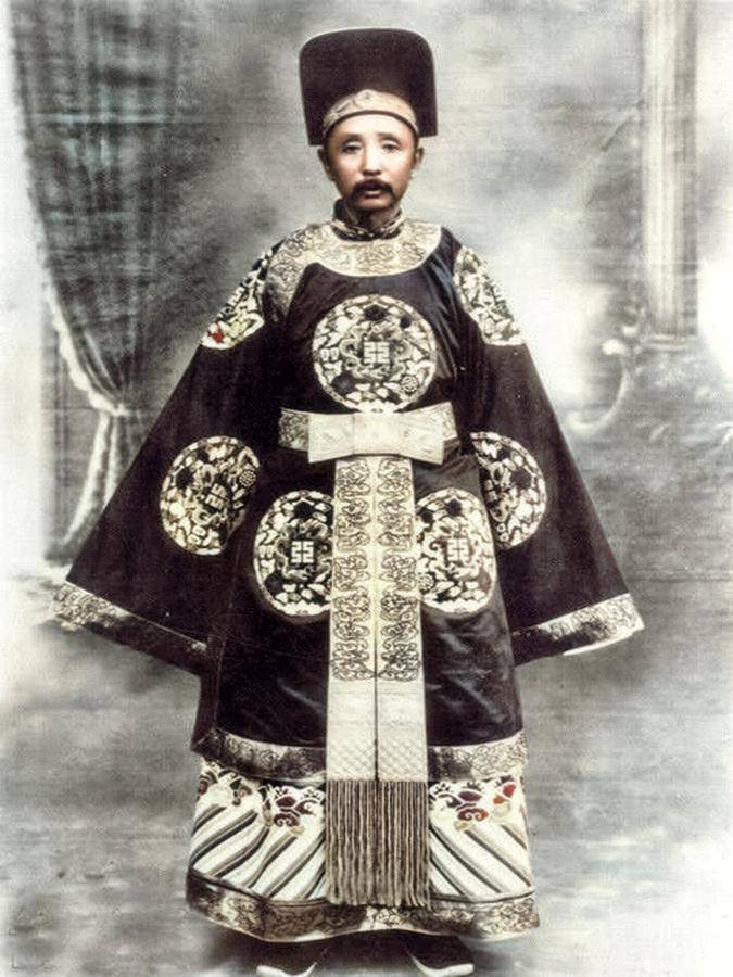 张作霖,20岁时参加甲午战争,投身绿林势力壮大后剿灭了杜立三,从此