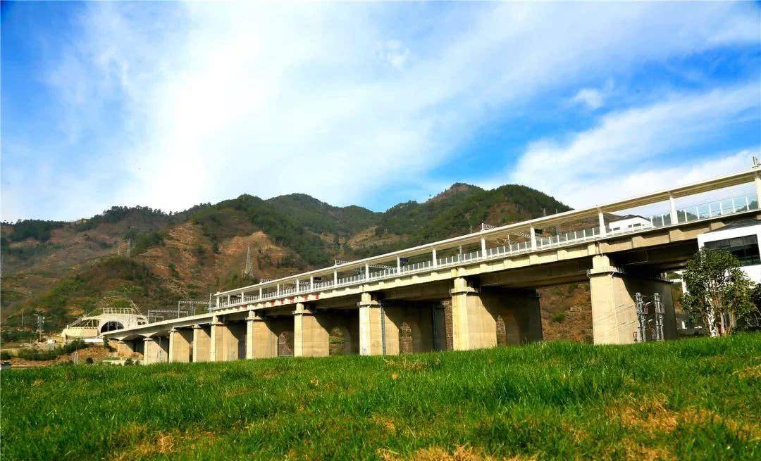 安徽正在建设的一条高速铁路,连接安徽两座名山,全长125.1公里_池黄