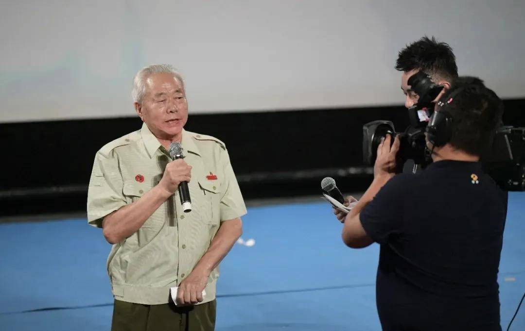 在主创见面环节《半条棉被》导演,编剧孟奇,执行制片人冯克湘携演员