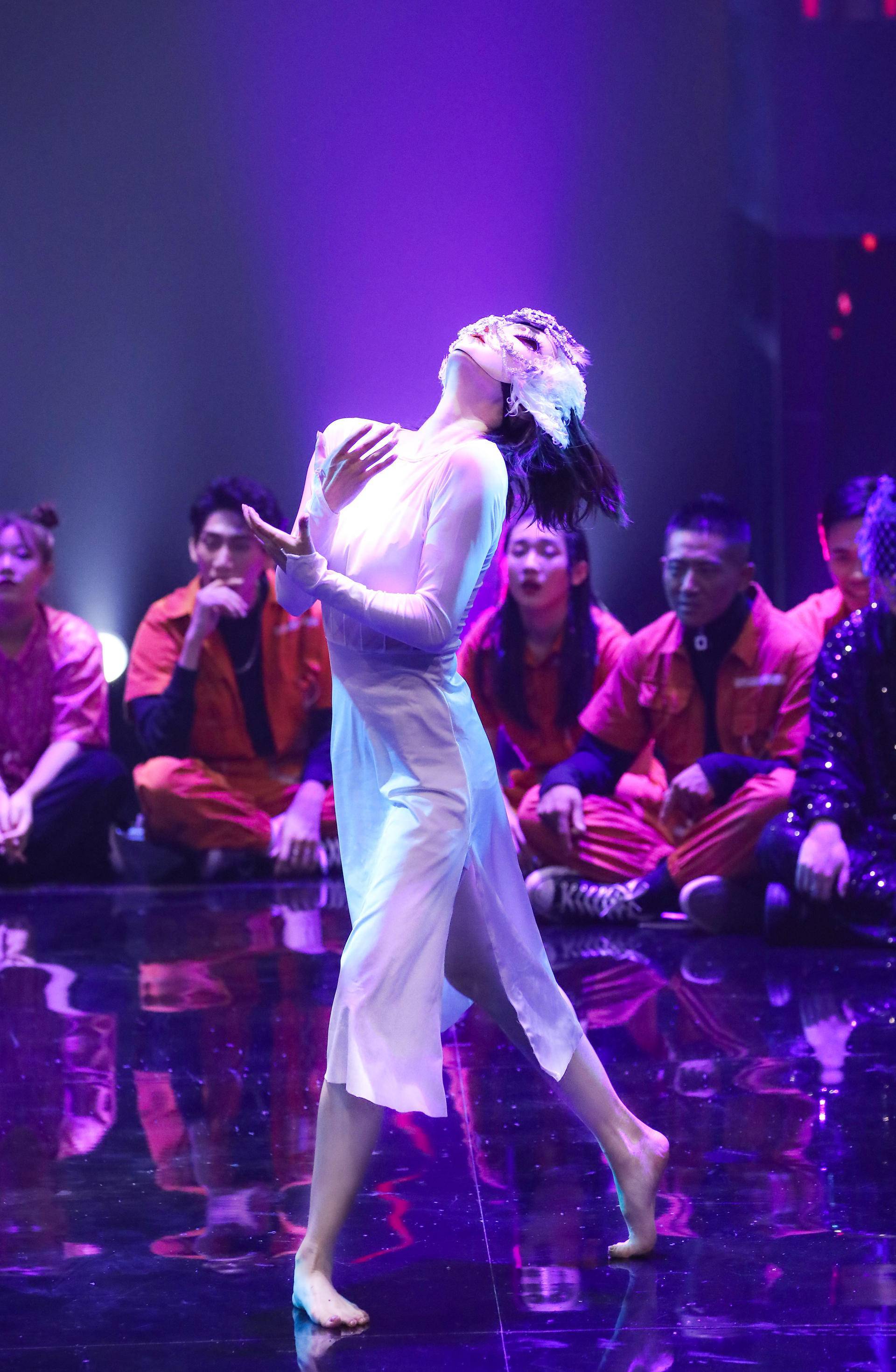 圈内大神纷纷打call 李纯的这支双人舞到底有多牛_舞蹈