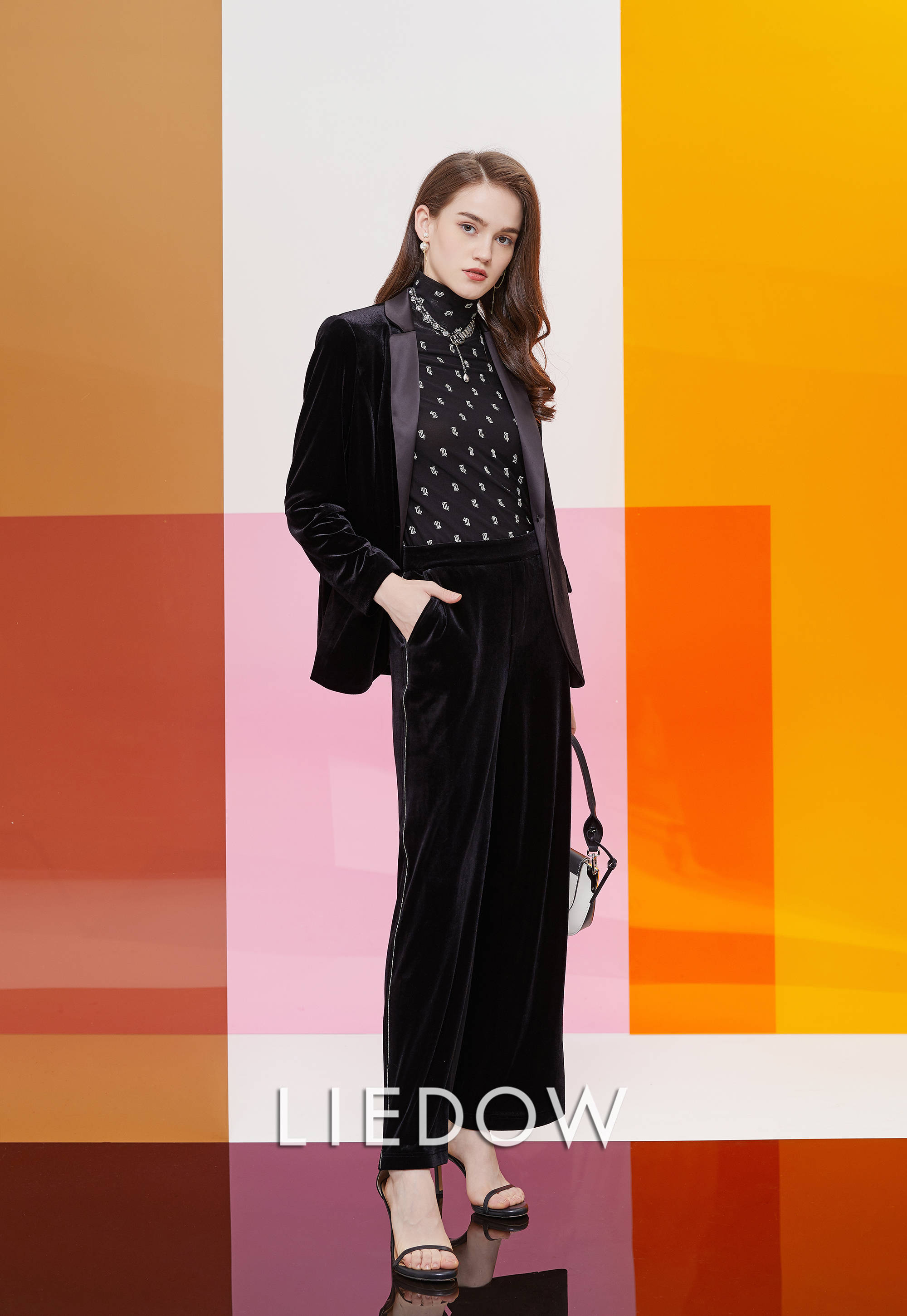 蕾朵丨品牌字母色织元素