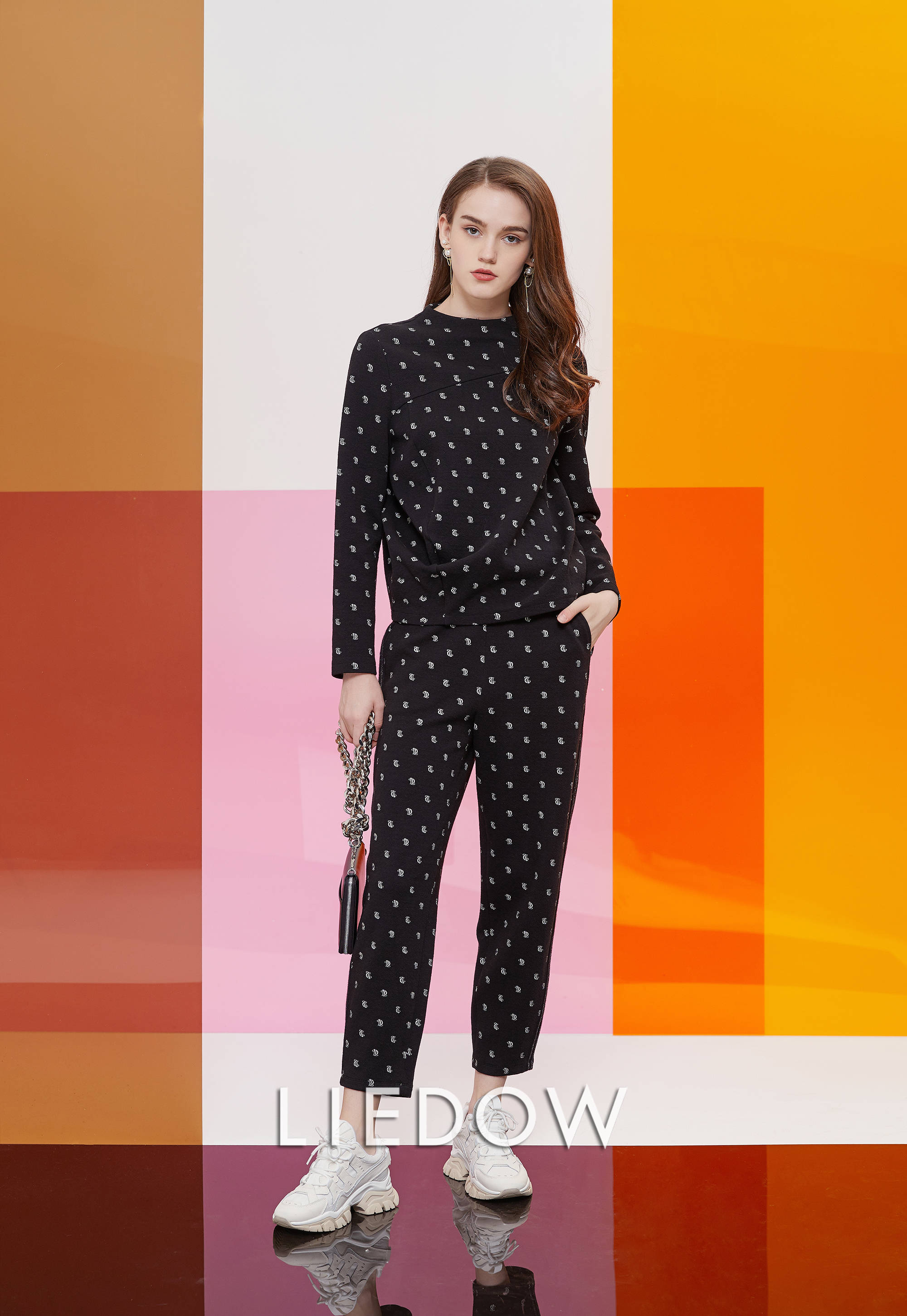 蕾朵丨品牌字母色织元素