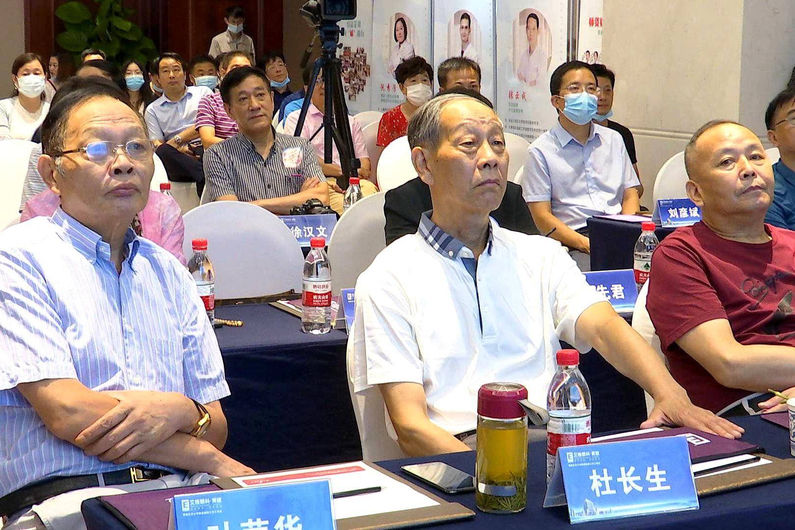 黄陂区教育局体卫艺站党支部书记黄波介绍"下一步,我们将根据学校的