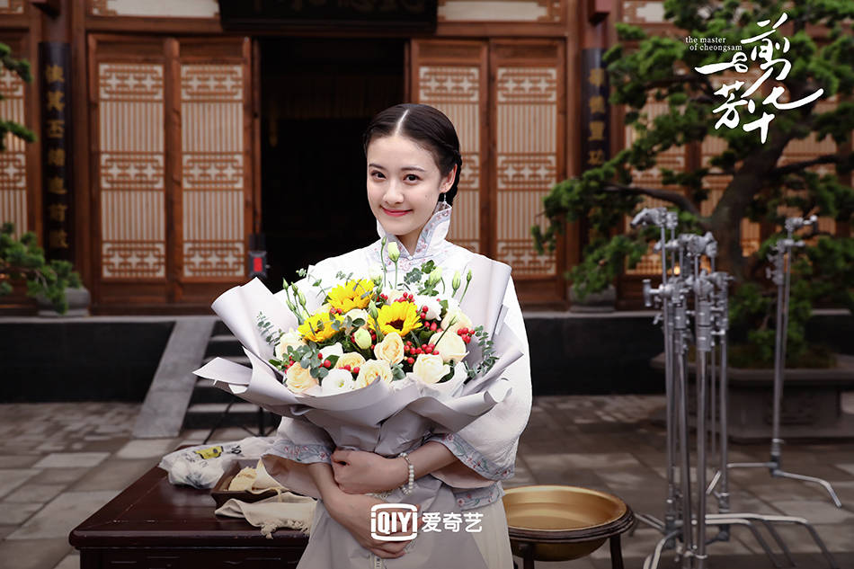 爱奇艺独播剧《一剪芳华》圆满杀青 两代演员共同演绎匠心精品