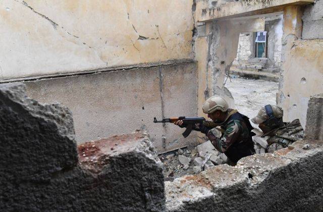 叙利亚巷战伤亡惨重,士兵不想第一个打头阵,花巨资贿赂军官