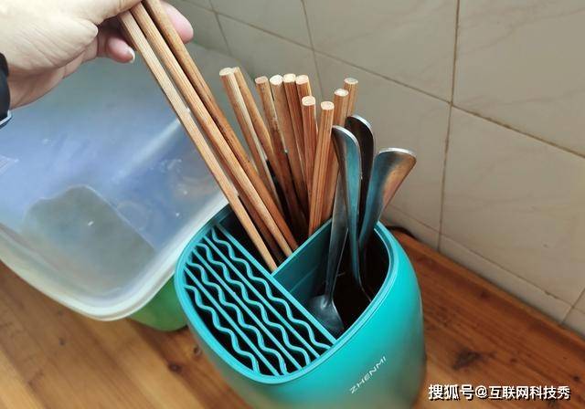 原创有它一样可以在家消毒和杀菌臻米刀叉筷子消毒机就是你的生活小