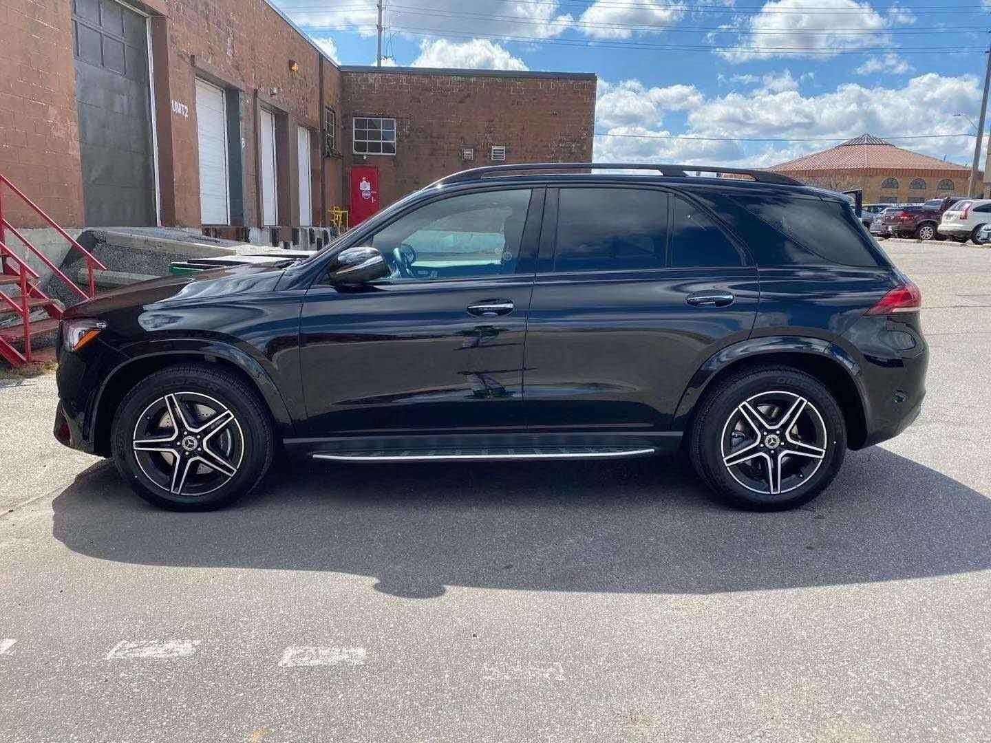 20款加版奔驰gle350 amg 内饰精细了不少,虽然跟奔驰的轿车系列不能