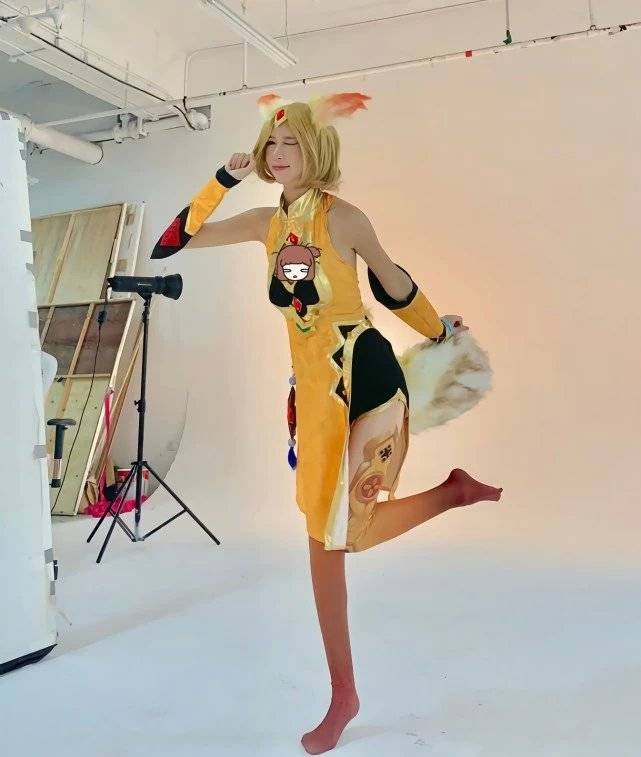 她是《怒海潜沙》的禁婆,卸下浓妆cos妲己,这身材妲己本人!