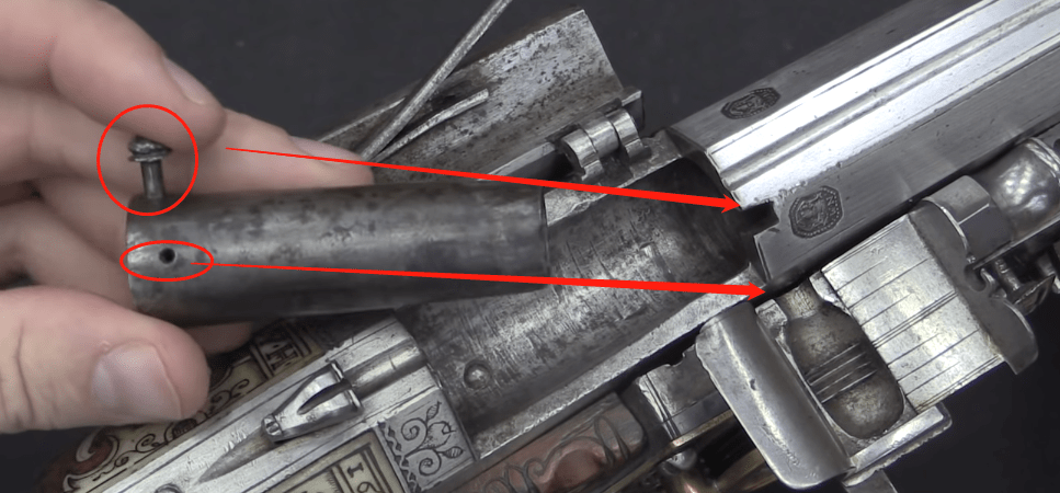 它不是第一把后膛枪,但是第一把工业化量产的后膛枪,霍尔1819_步枪