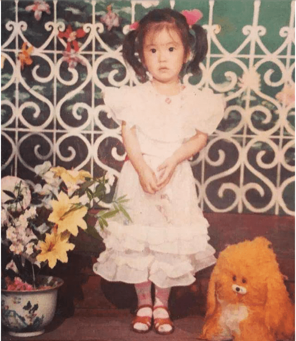 熊黛林儿时和郭晶晶有点神似,而方媛的童年照和贾静雯女儿撞脸了