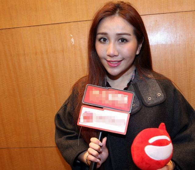 何超盈开心庆祝瘦身成功,近照与孕照对比差别太大,曾胖得像座山