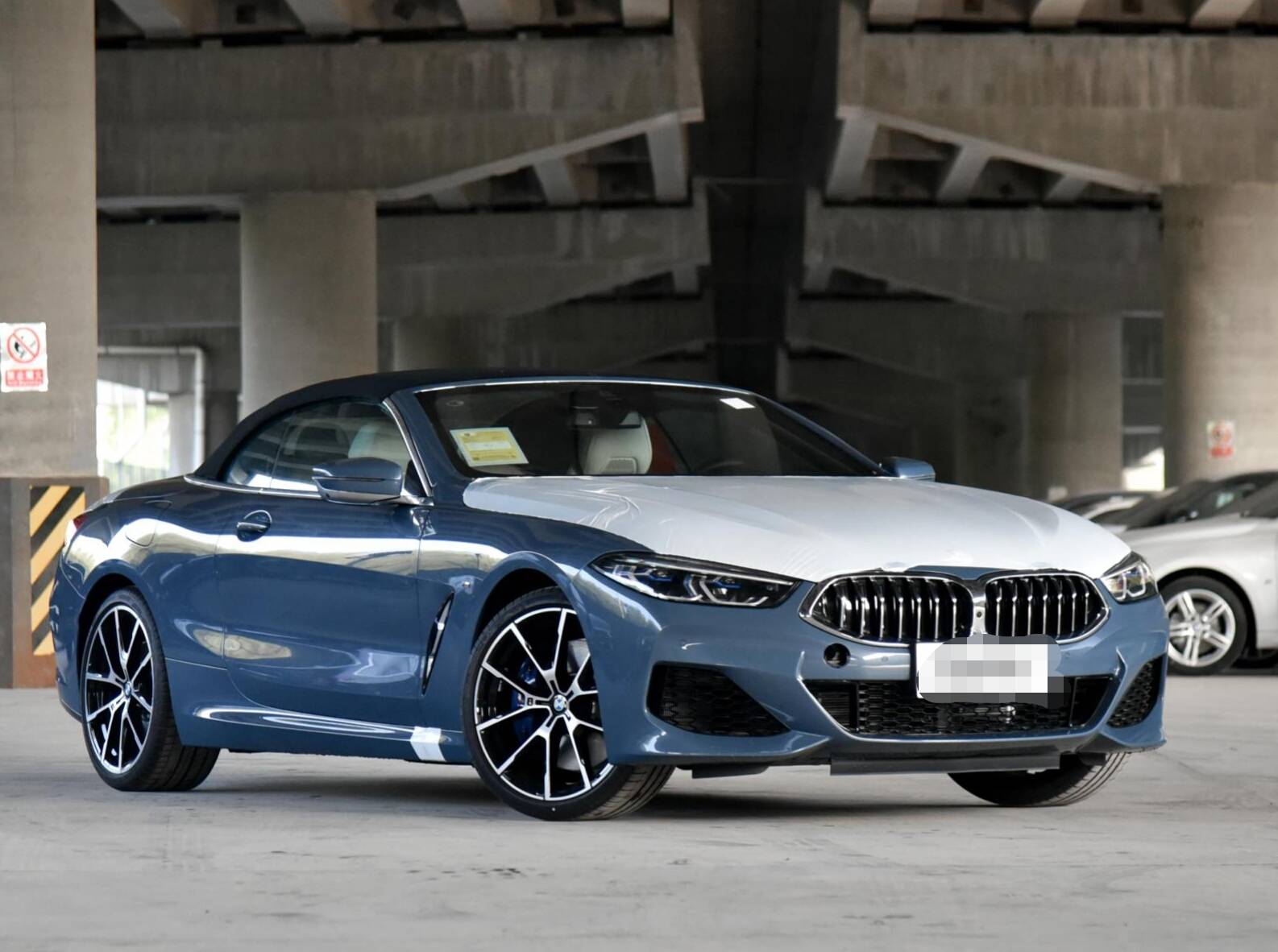 全新敞篷版宝马8系落地88万30t8at新造型比奥迪a7帅气