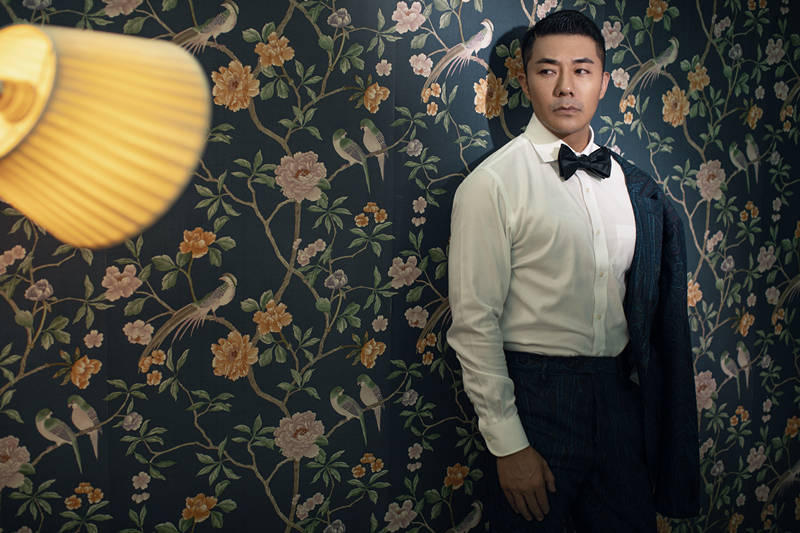 安琥复古写真释出 眼神深邃演绎故事大片