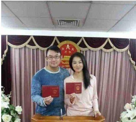 斯诺克美女诸瑛38岁,嫁富五代老公,祖父为院士级别,背景深厚