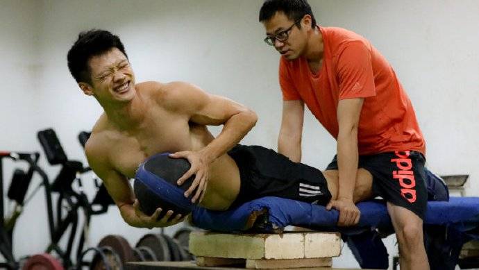 亚洲短跑飞人谢震业训练照曝光,肌肉爆棚,网友:男足健将们看看