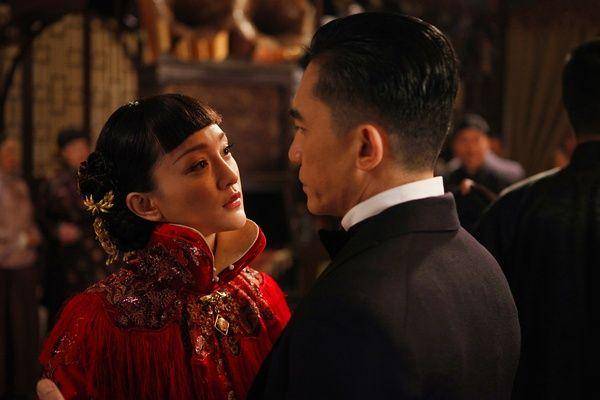 2012年,周迅与梁朝伟合作的三部影片《大魔术师》,《五行伏妖》