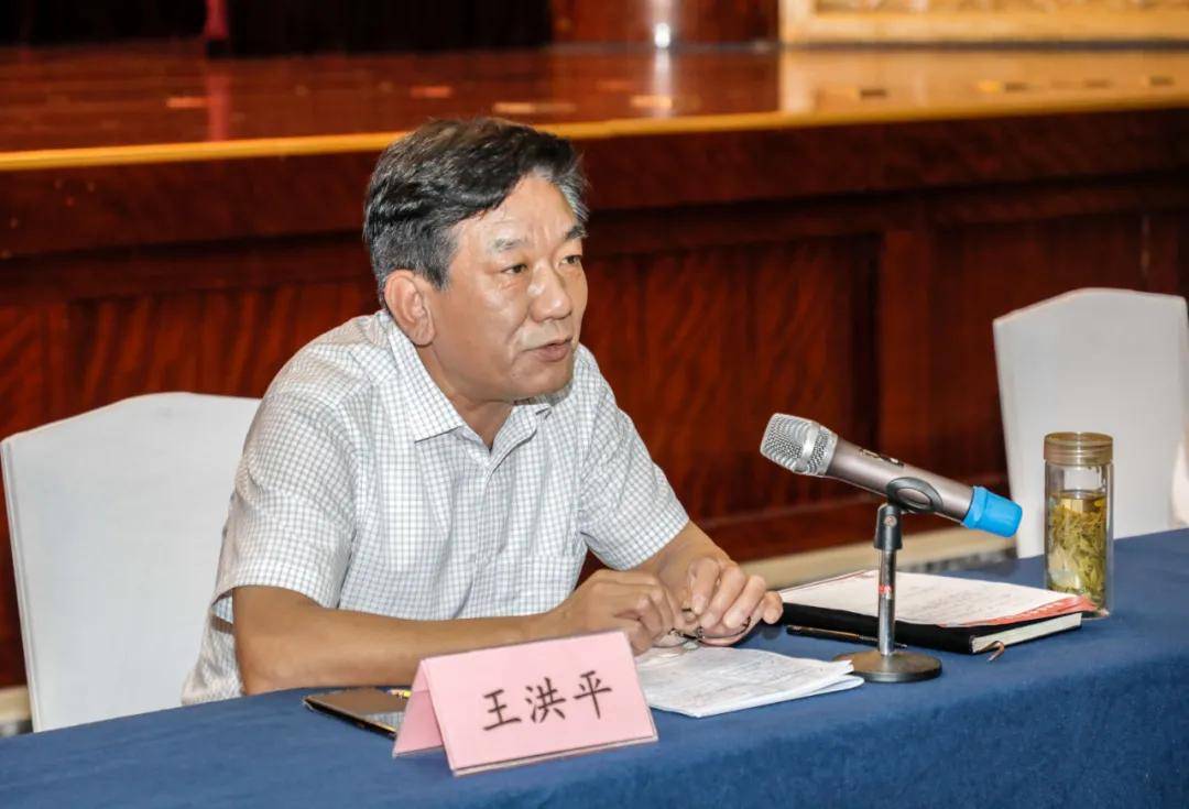 山东省商务厅副厅长王洪平,枣庄市政府副市长邵士官,省商务厅流通业处