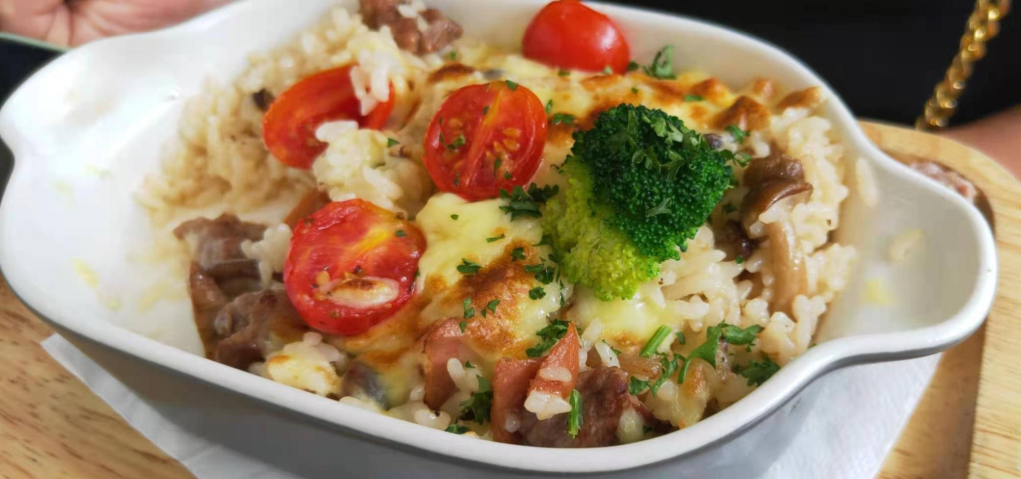 红酒牛肉番茄焗饭,自己做西式简餐,美味在家做,配干红超有情调