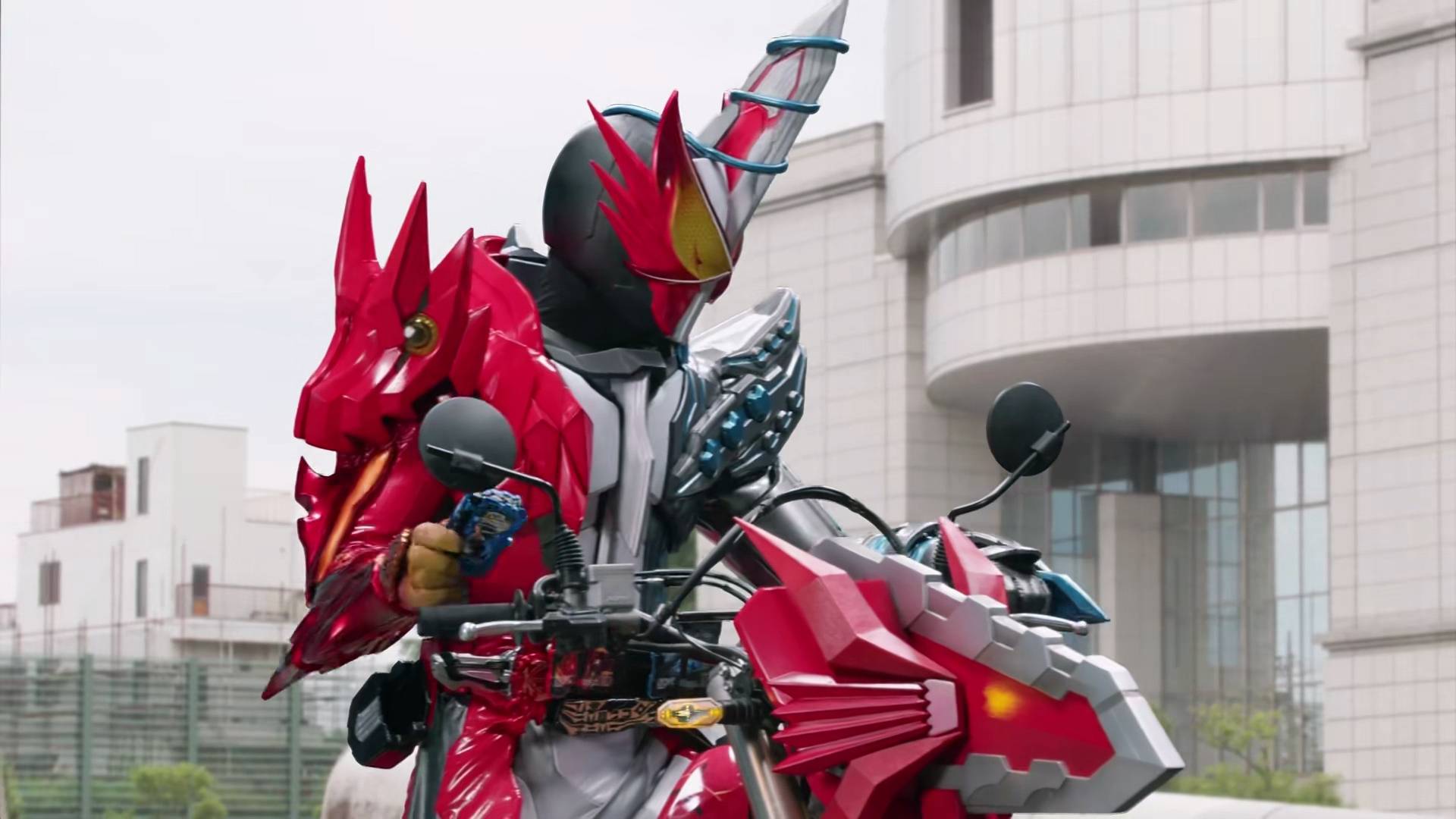 假面骑士圣刃:二骑剑锋参战,圣刃迎来新形态