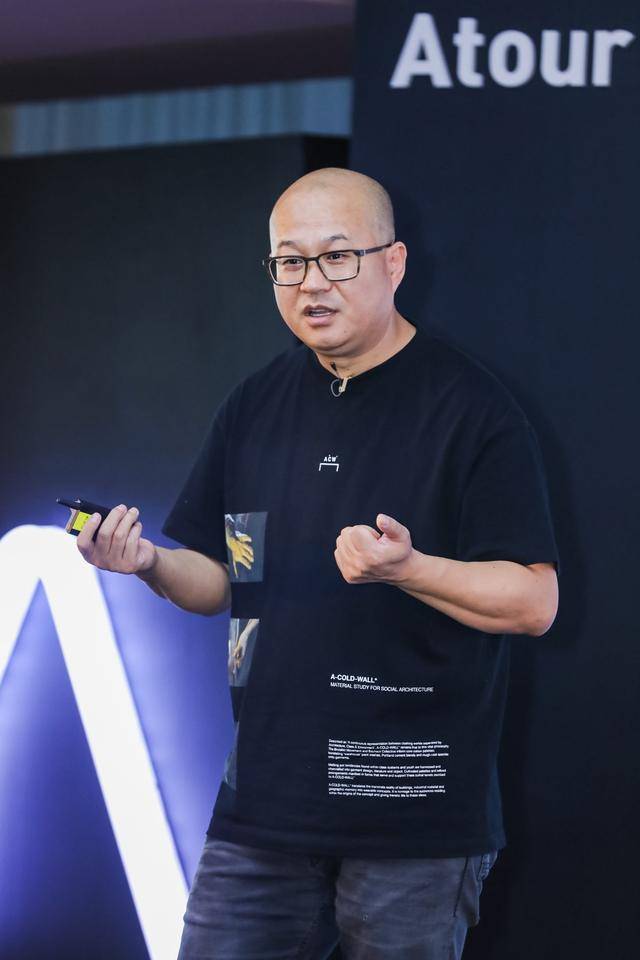 为何能够超越行业发展曲线,逆势快速发展,亚朵集团创始人兼ceo耶律胤