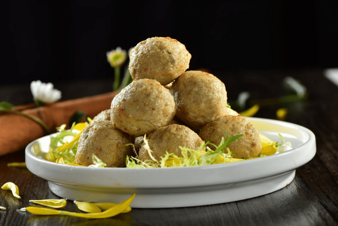 顺景花园酒店|秋风起,大厨喊你来吃鲮鱼球啦!