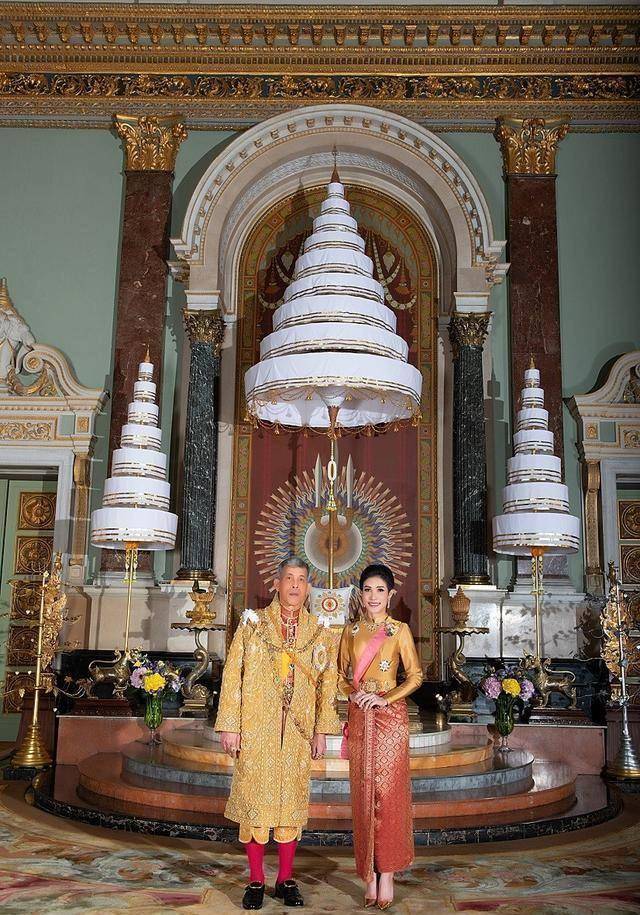 原创泰王乘坐私人飞机到处逍遥行程曝光有贵妃陪伴比翼双飞太潇洒