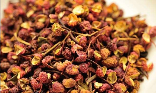 增加香味的功效,也是十三香的重要组成之一,它会散发特殊的香麻味道