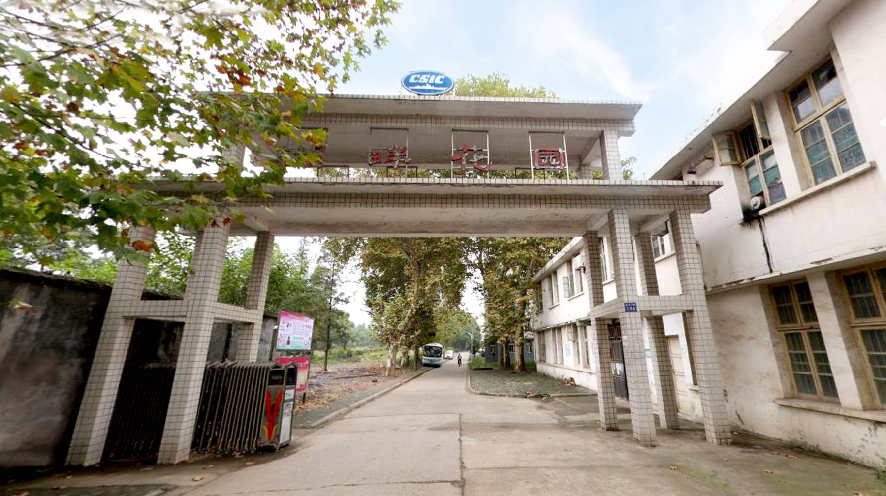 游览武汉城区少有的国营老厂小区:建在僻静湖畔,保留上世纪风格_武东