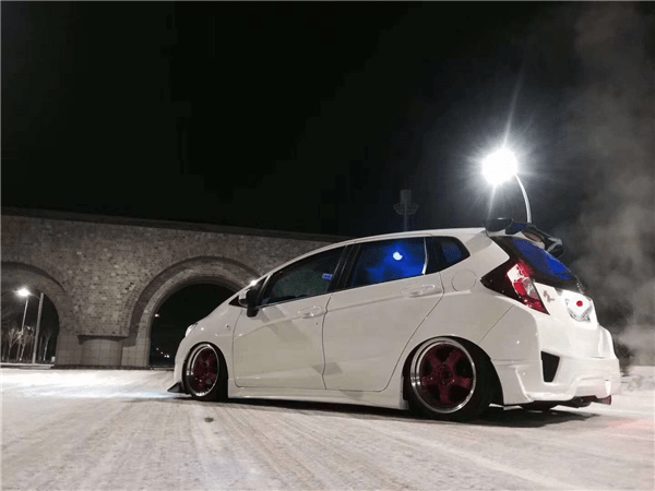 airbft李洋分享飞度gk5低趴风格的气动避震改装精品案例