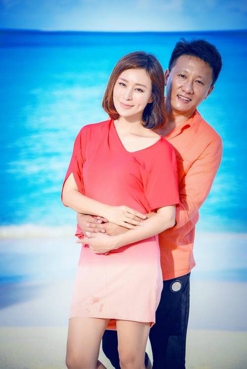 房子斌和他的妻子杨雨婷是中戏95年级的同学.